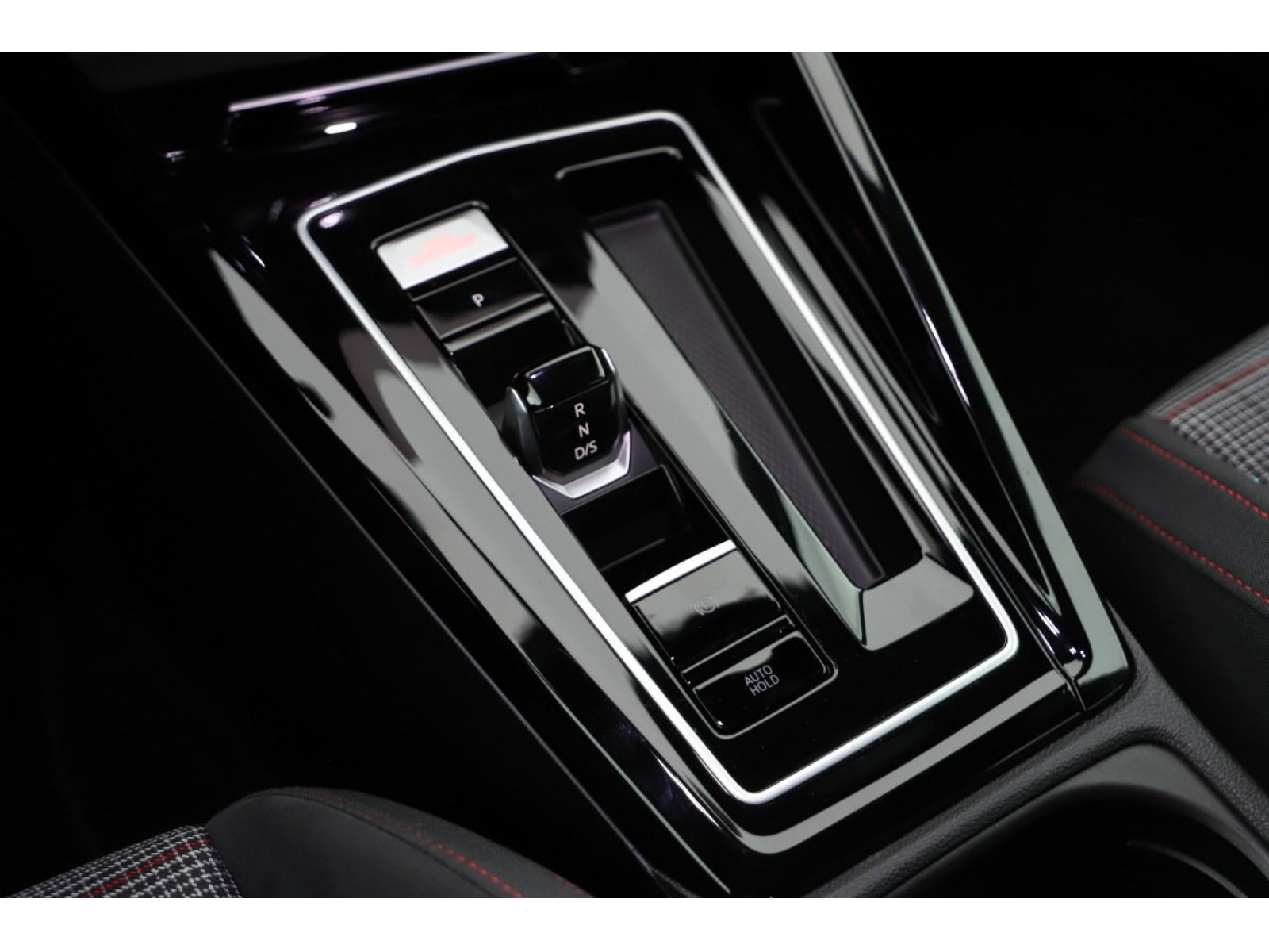 Volkswagen - Golf GTI_11