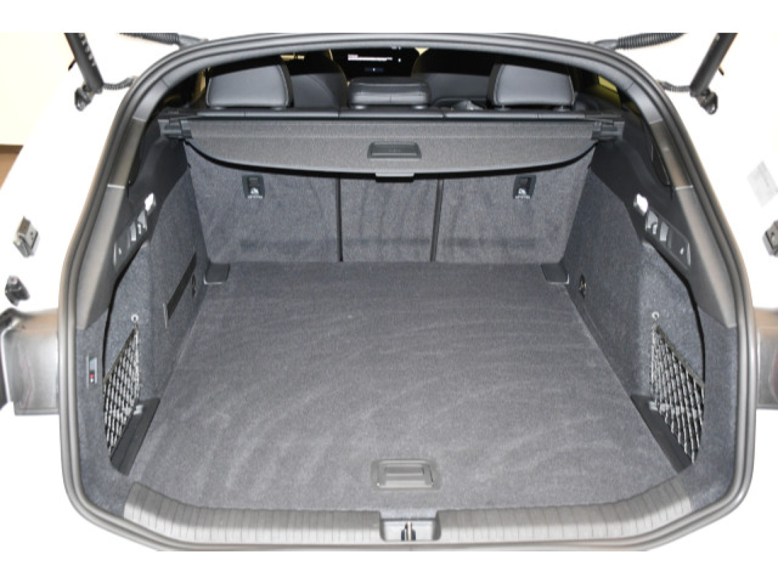 Audi - A6 Avant e-tron_12