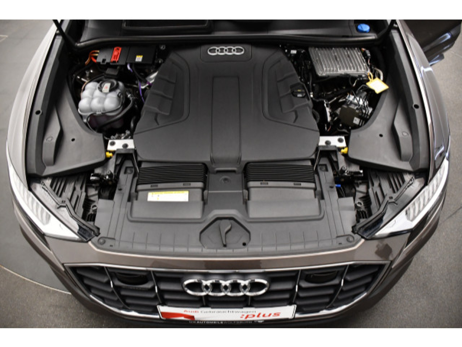 Audi - Q8_15
