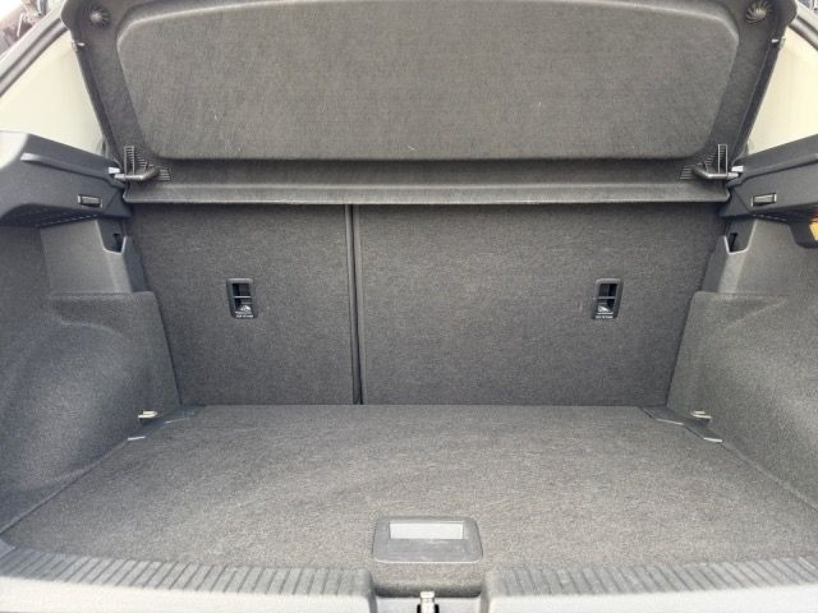 Volkswagen - T-Cross_16