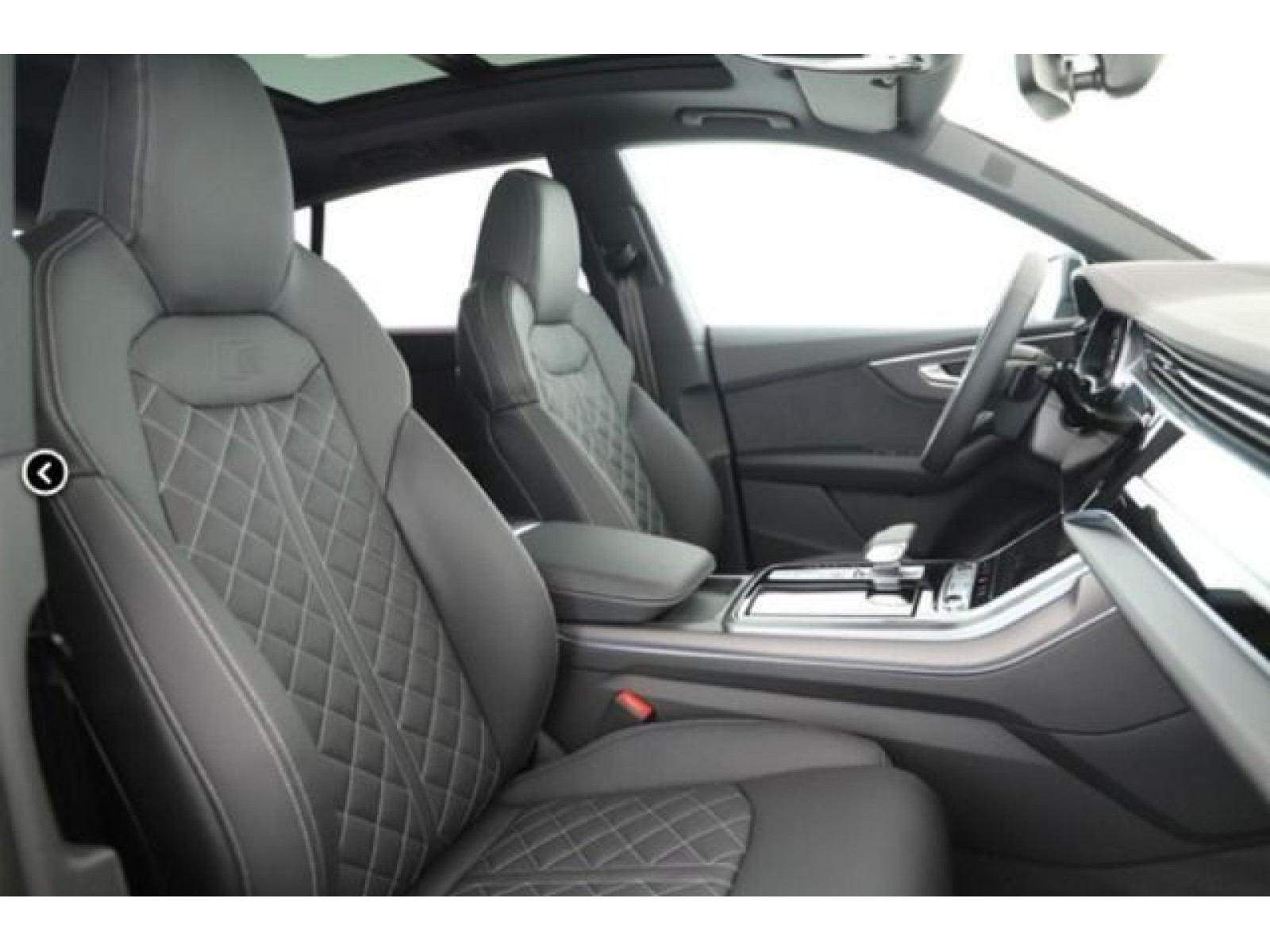 Audi - Q8_8