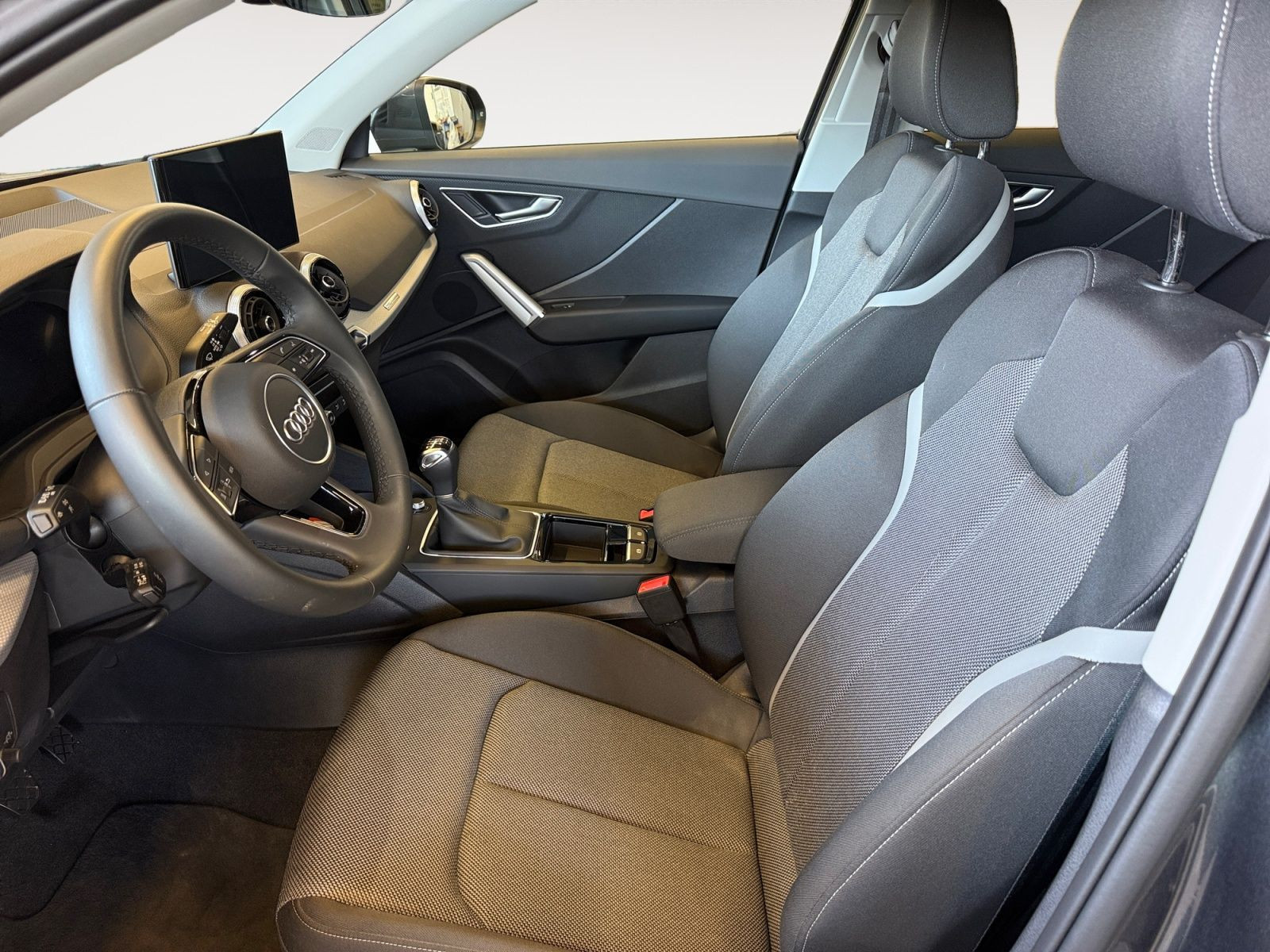 Audi - Q2_11