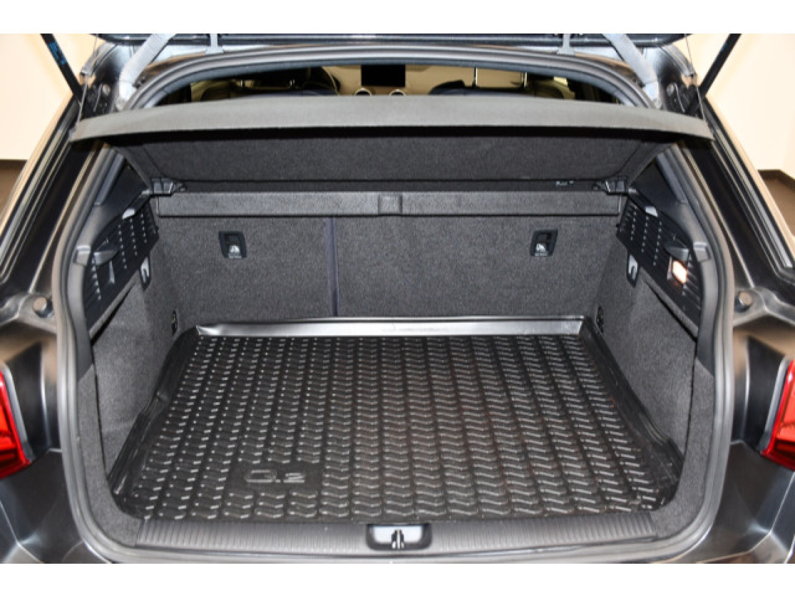 Audi - Q2_10