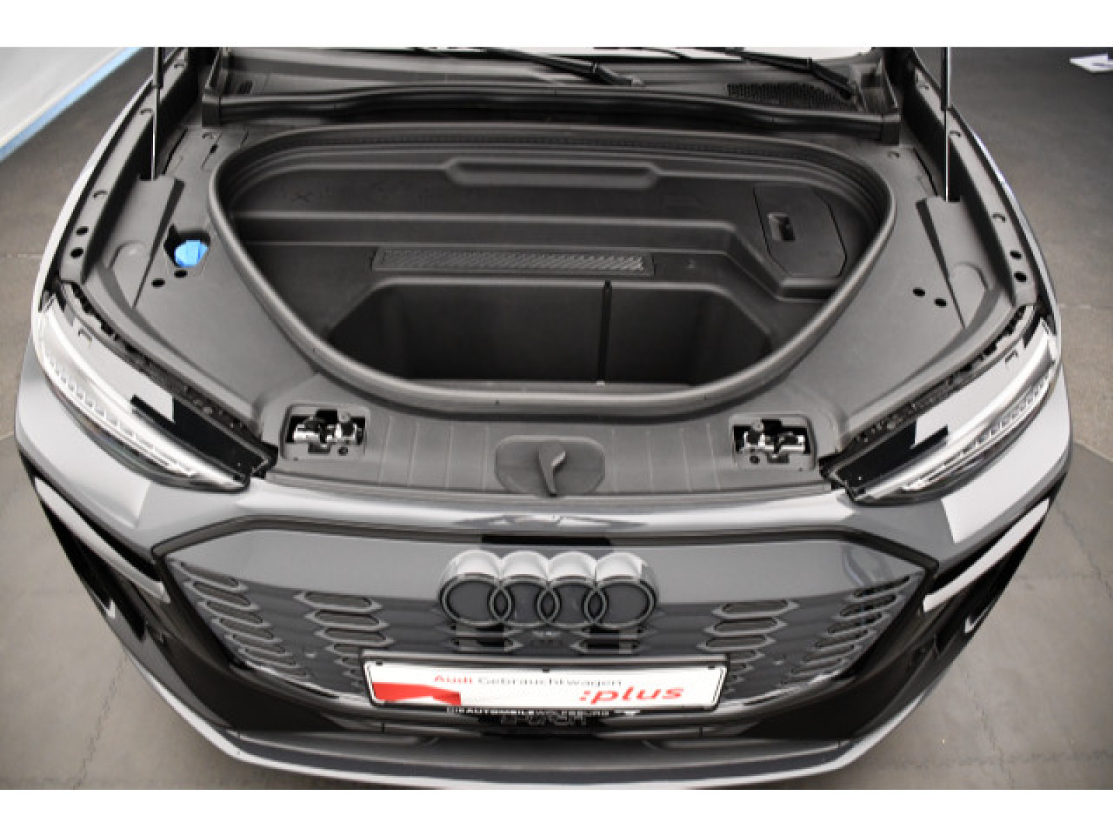 Audi - Q6 e-tron_19