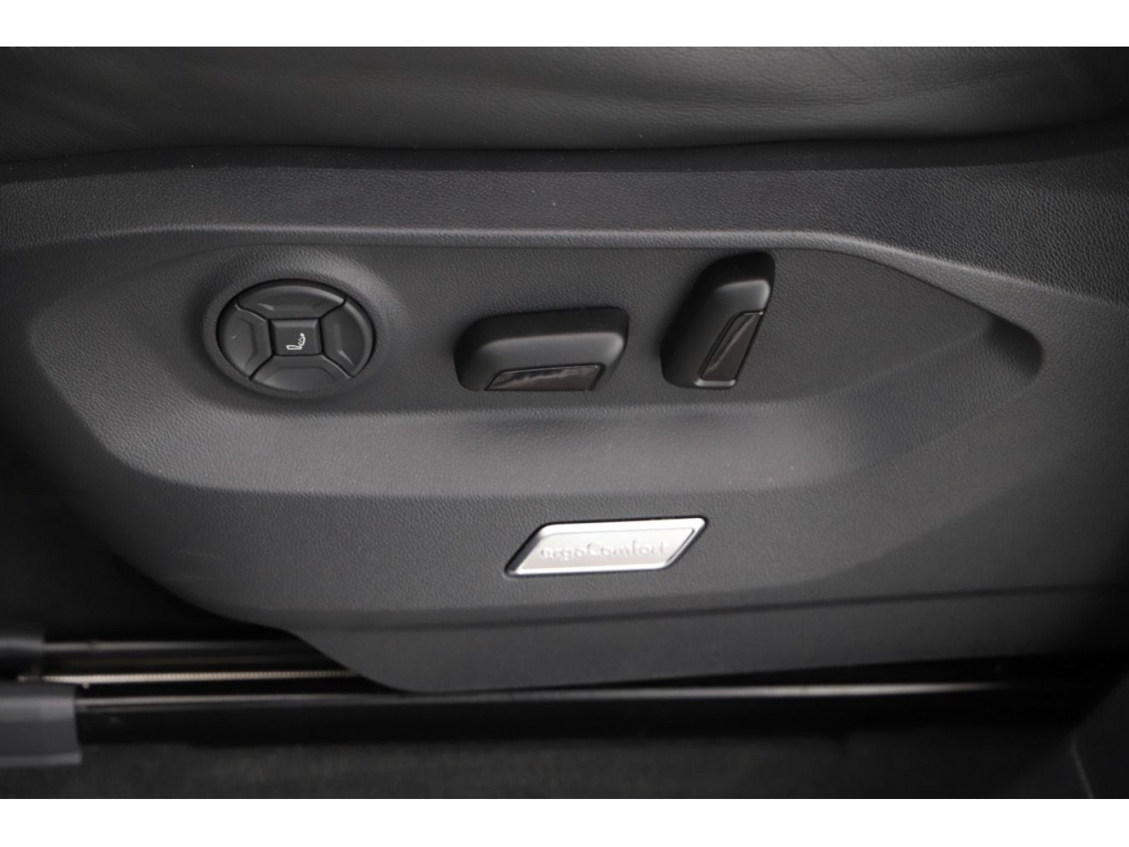 Volkswagen - Touareg_7