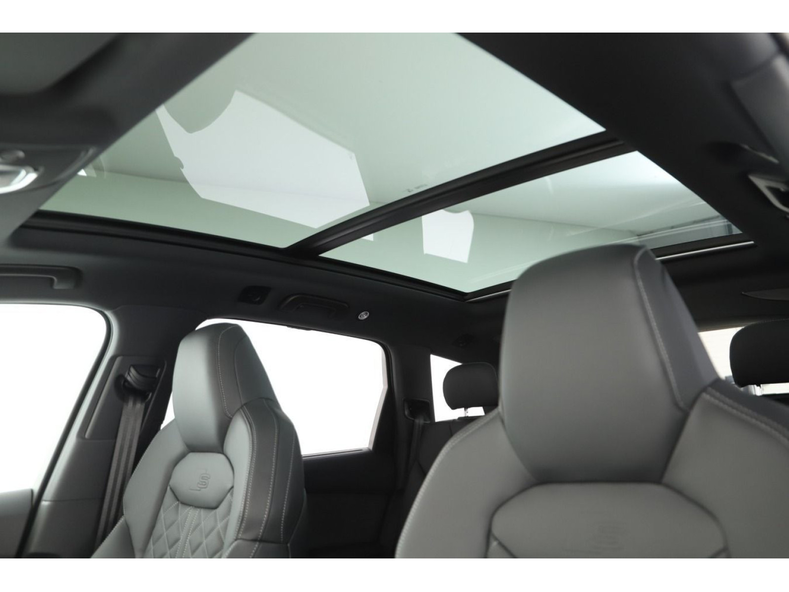 Audi - Q7_12