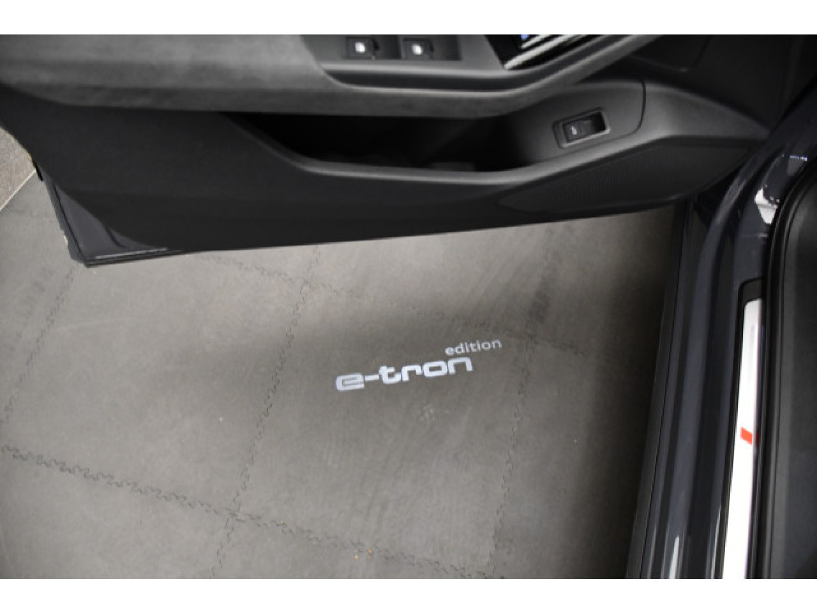 Audi - Q6 e-tron_11