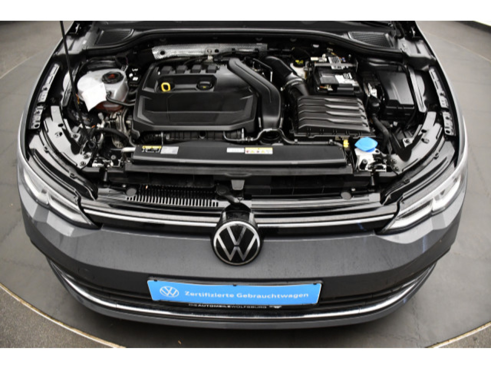 Volkswagen - Golf_11