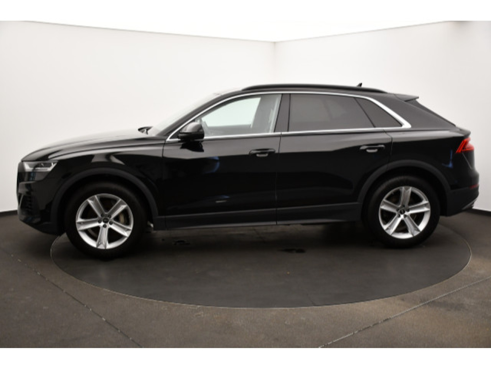Audi - Q8_19