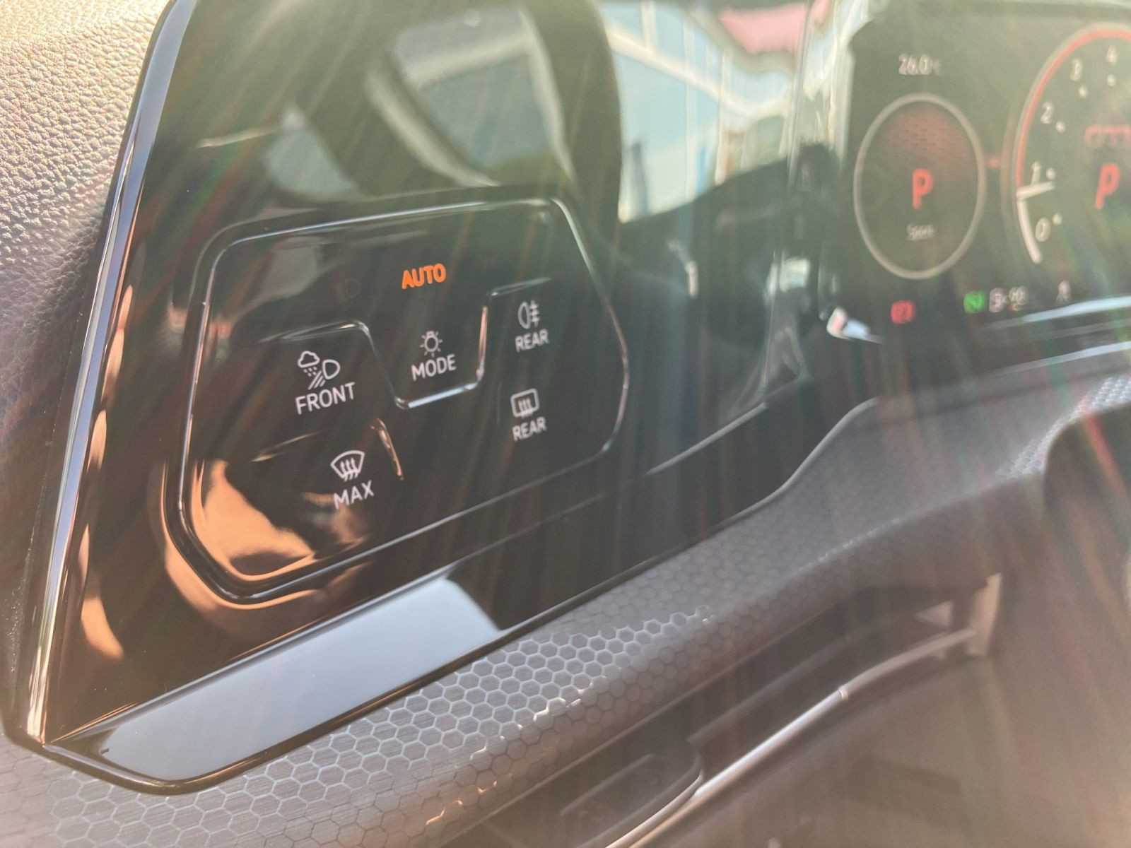 Volkswagen - Golf GTI_15