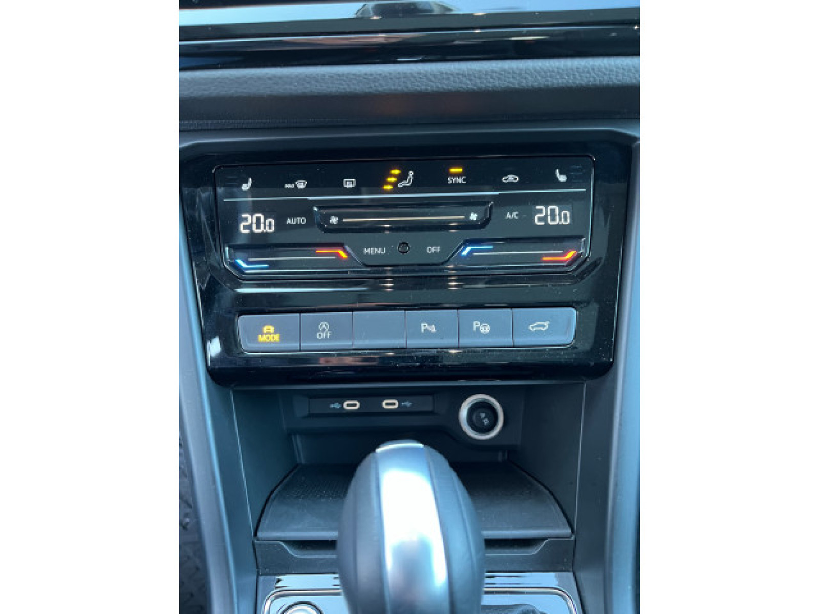 Volkswagen - Touran_17