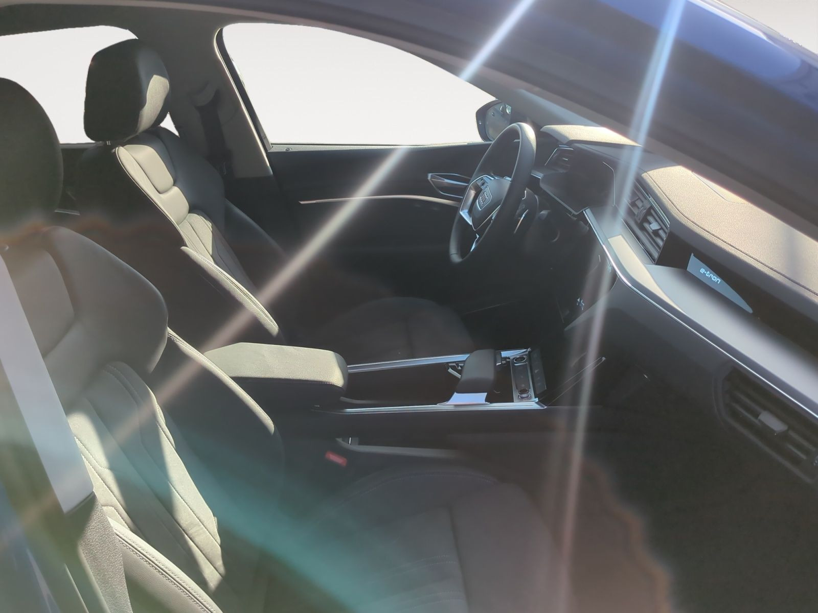 Audi - Q8 Sportback e-tron_16