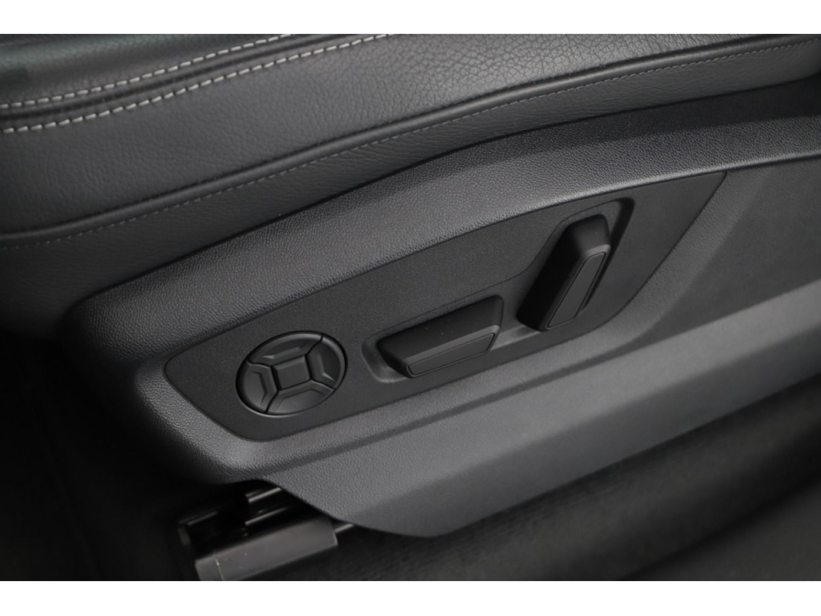 Audi - Q8_9 Audi - Q8_9