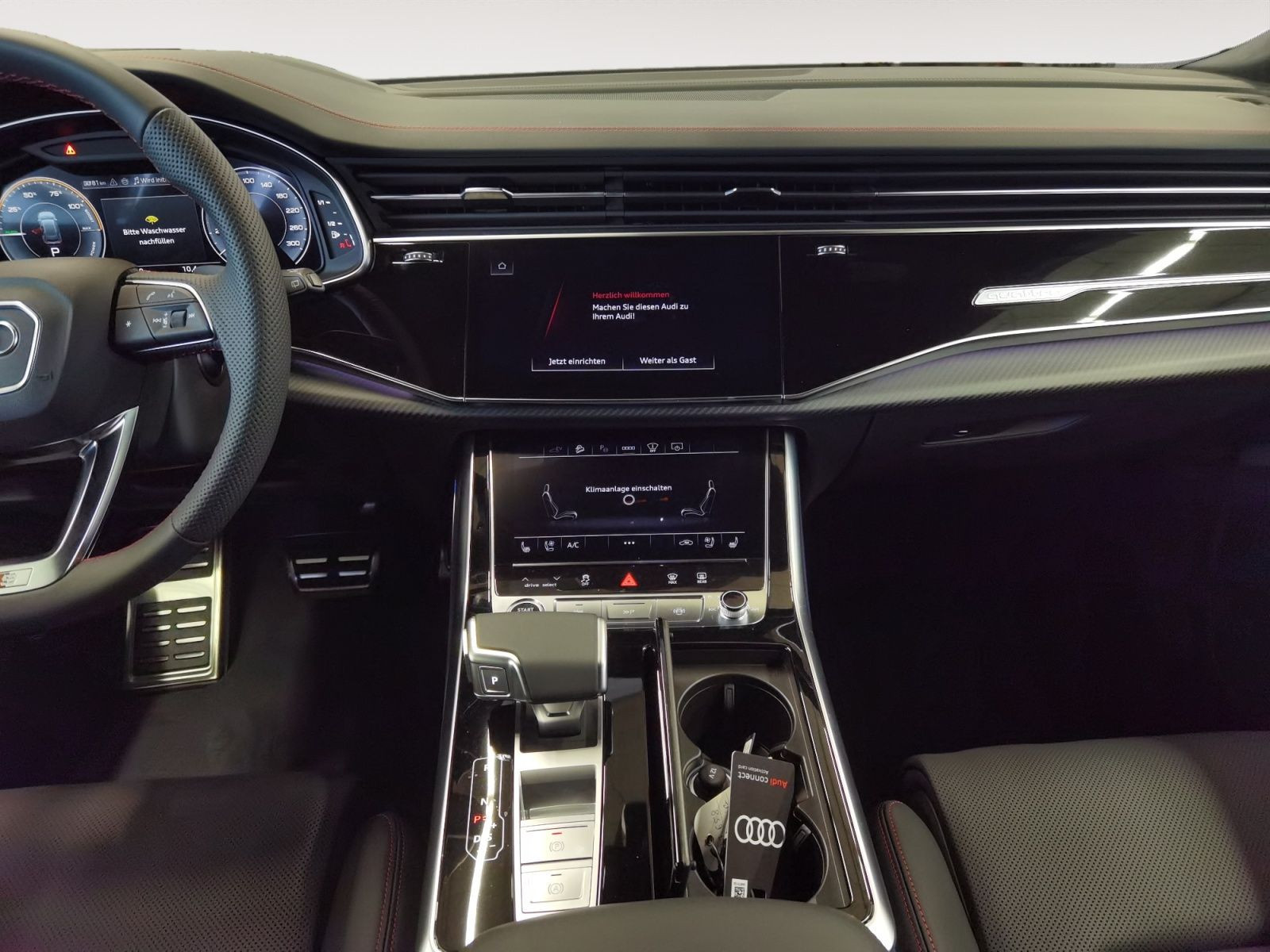 Audi - Q8_12
