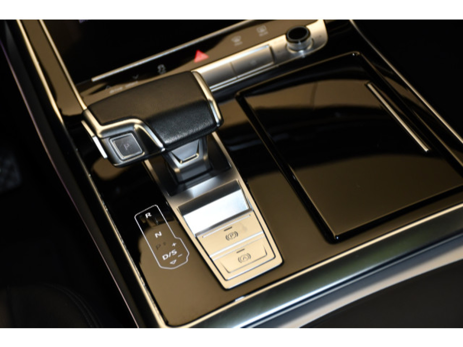 Audi - Q8_7