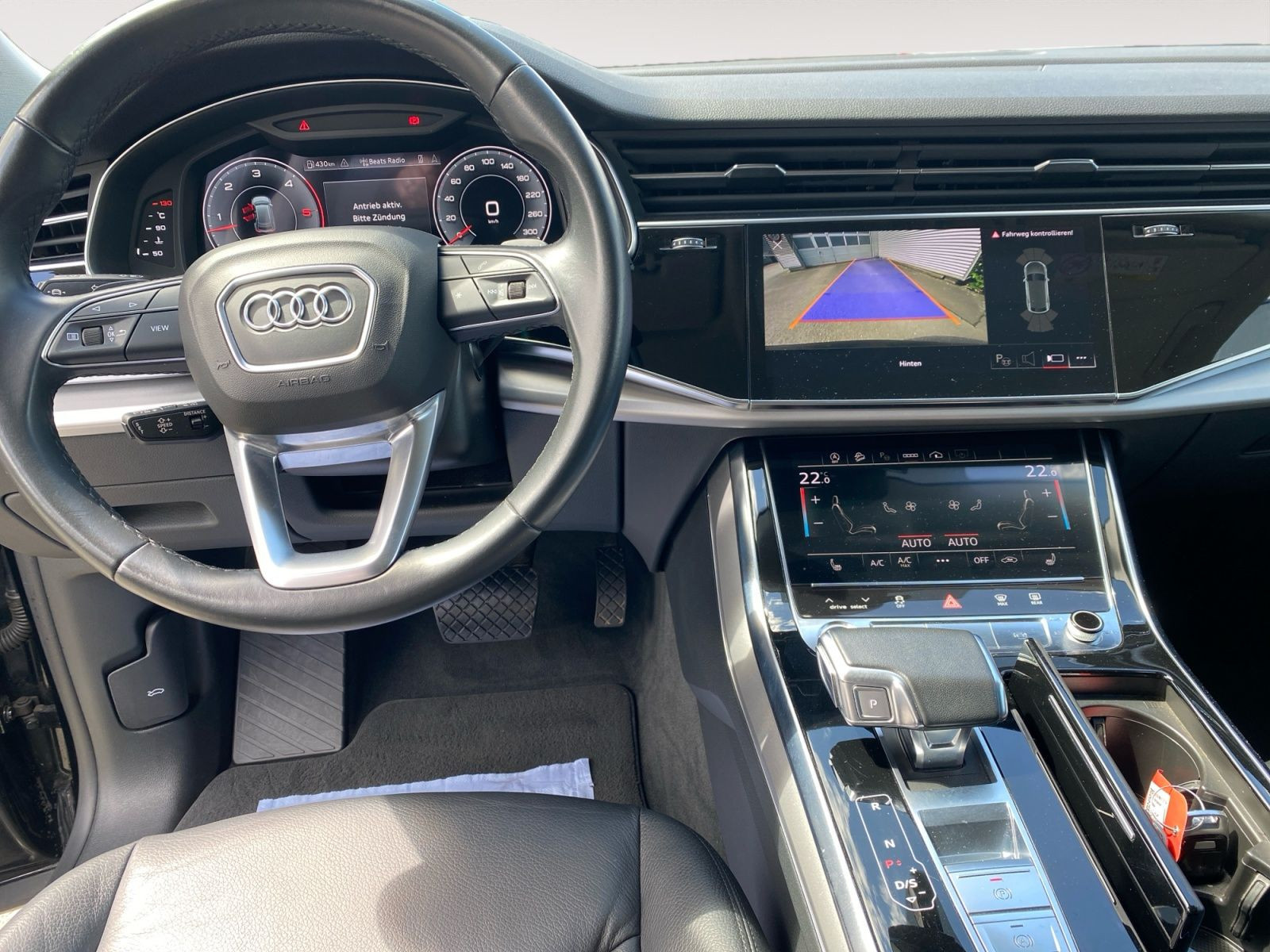 Audi - Q8_11