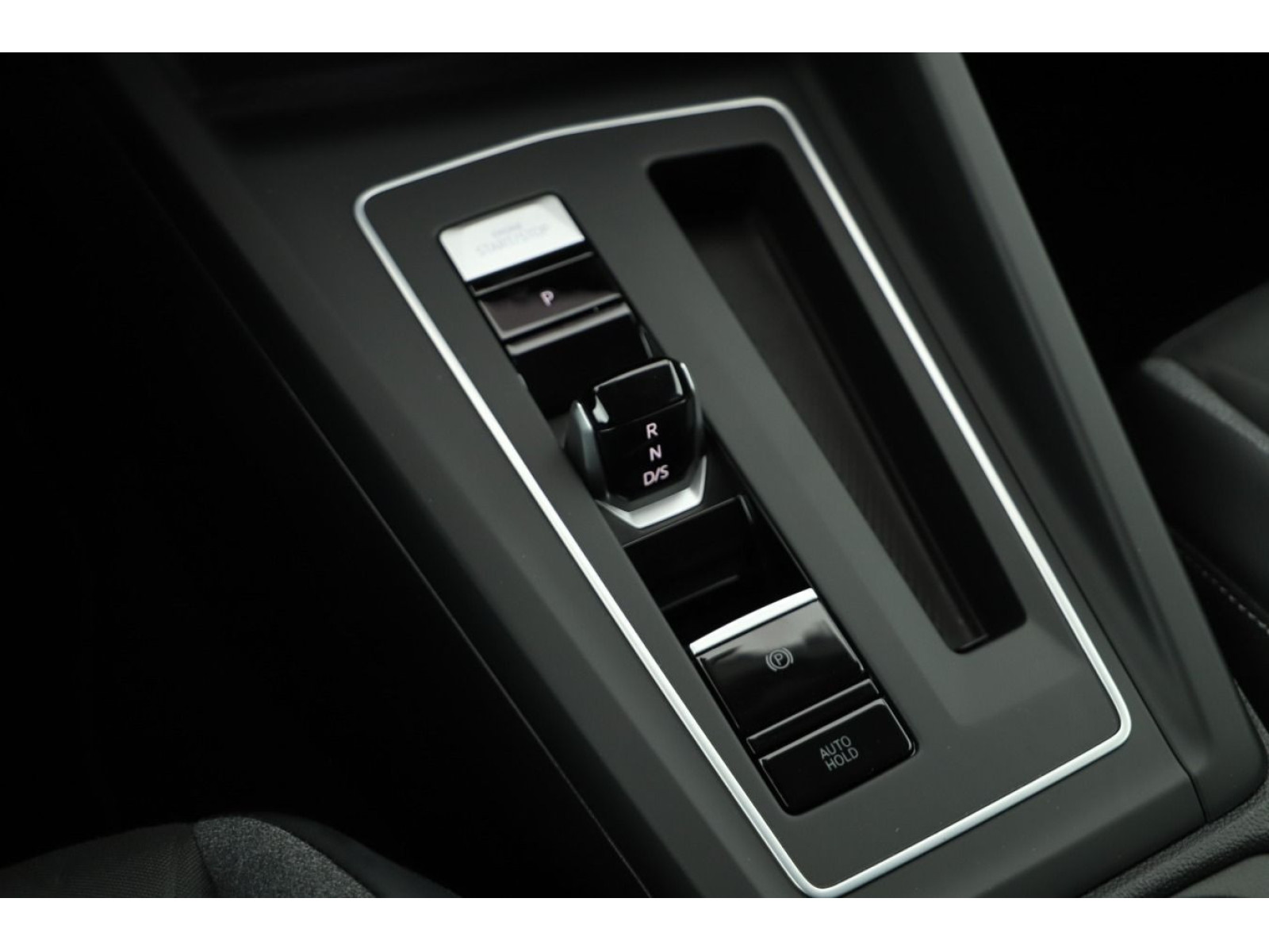 Volkswagen - Golf_11