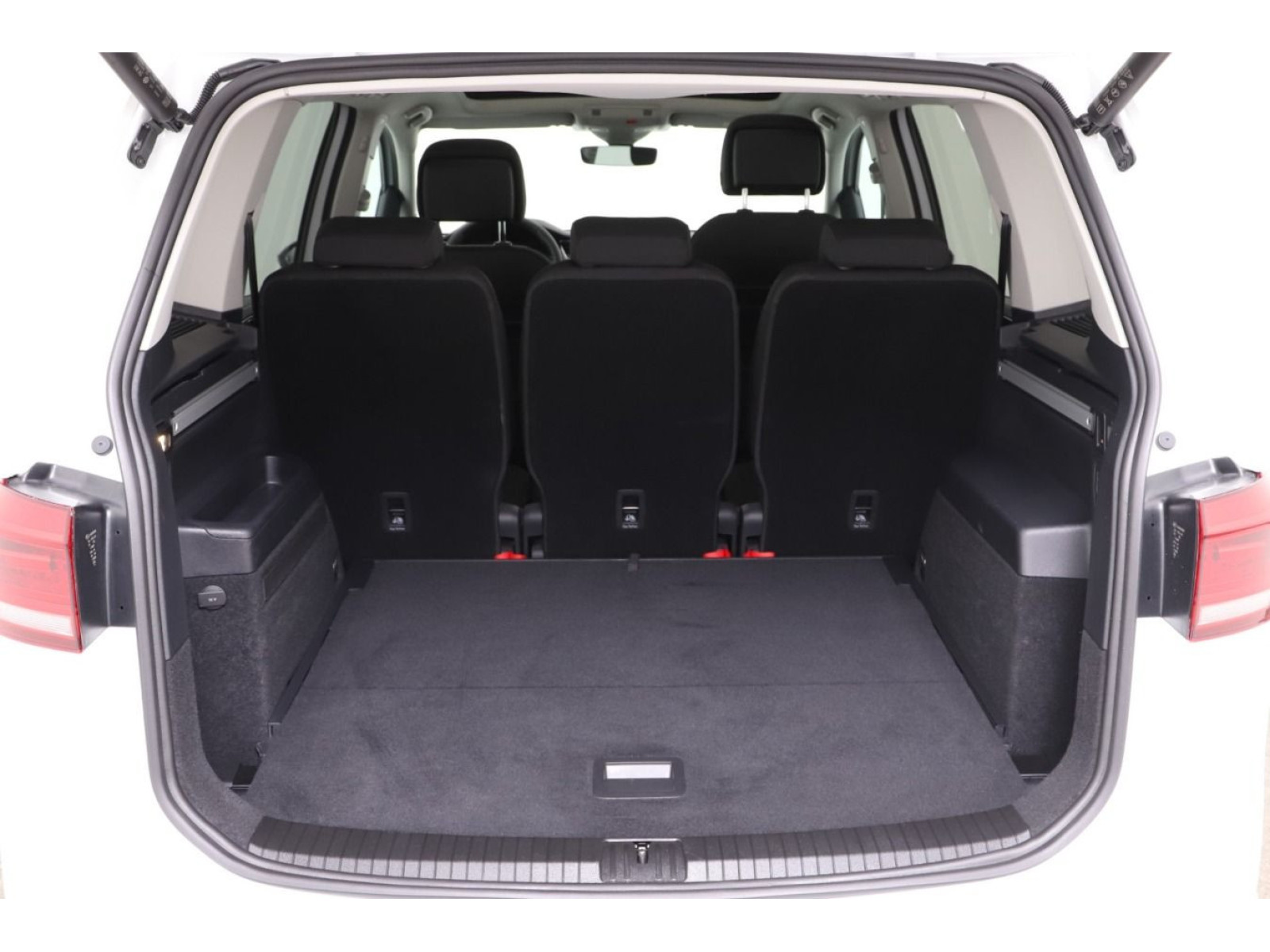 Volkswagen - Touran_14