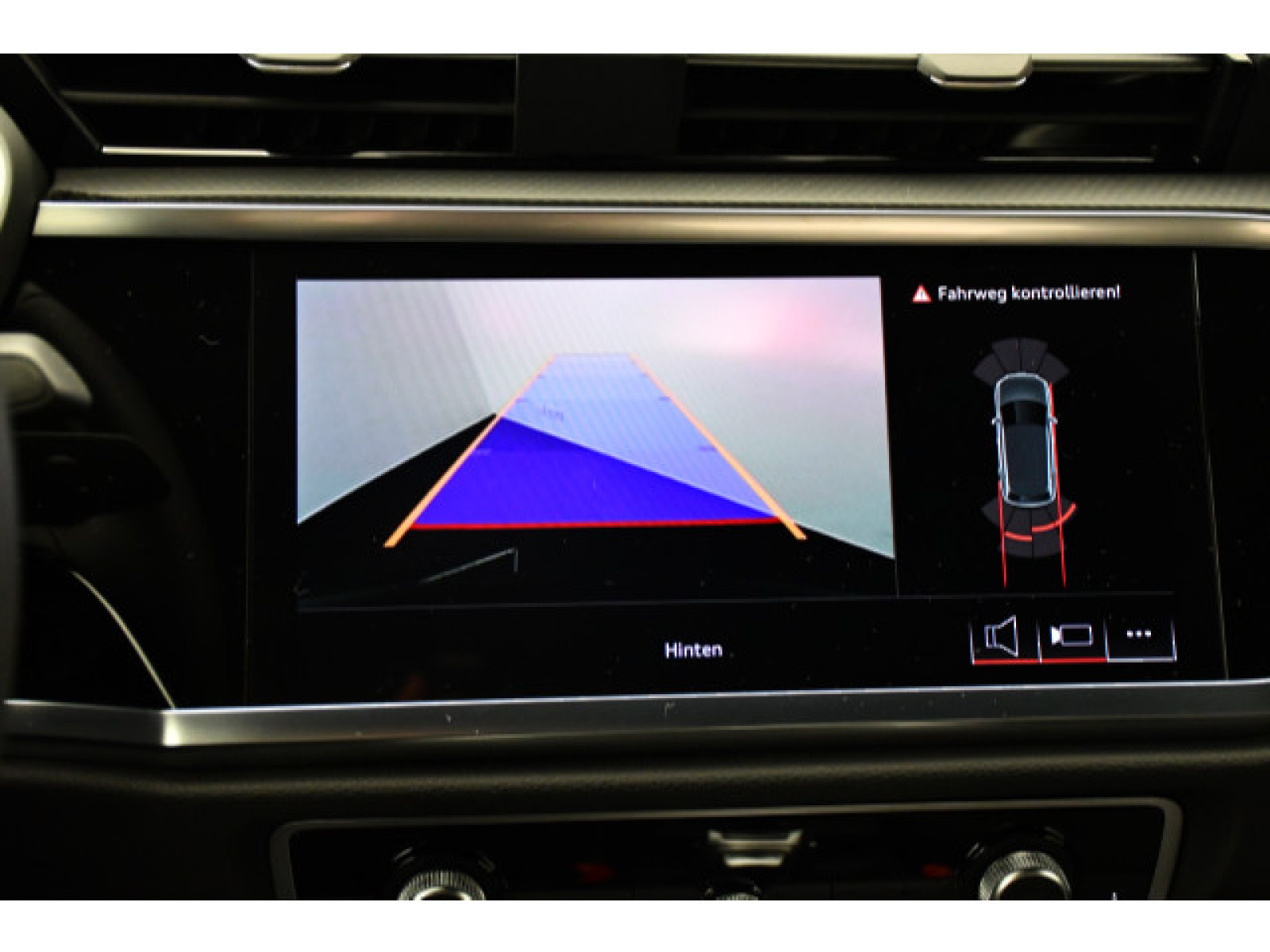 Audi - Q3_10