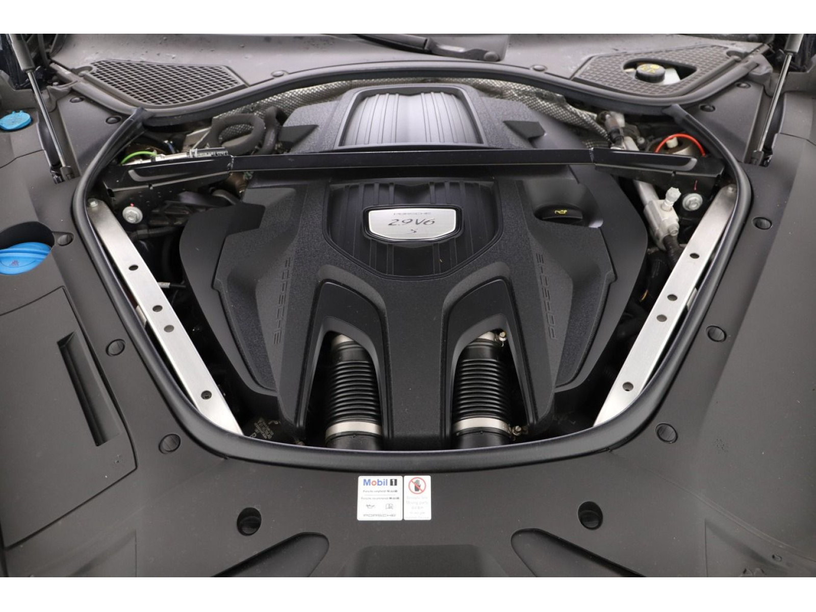 Porsche - Panamera_19