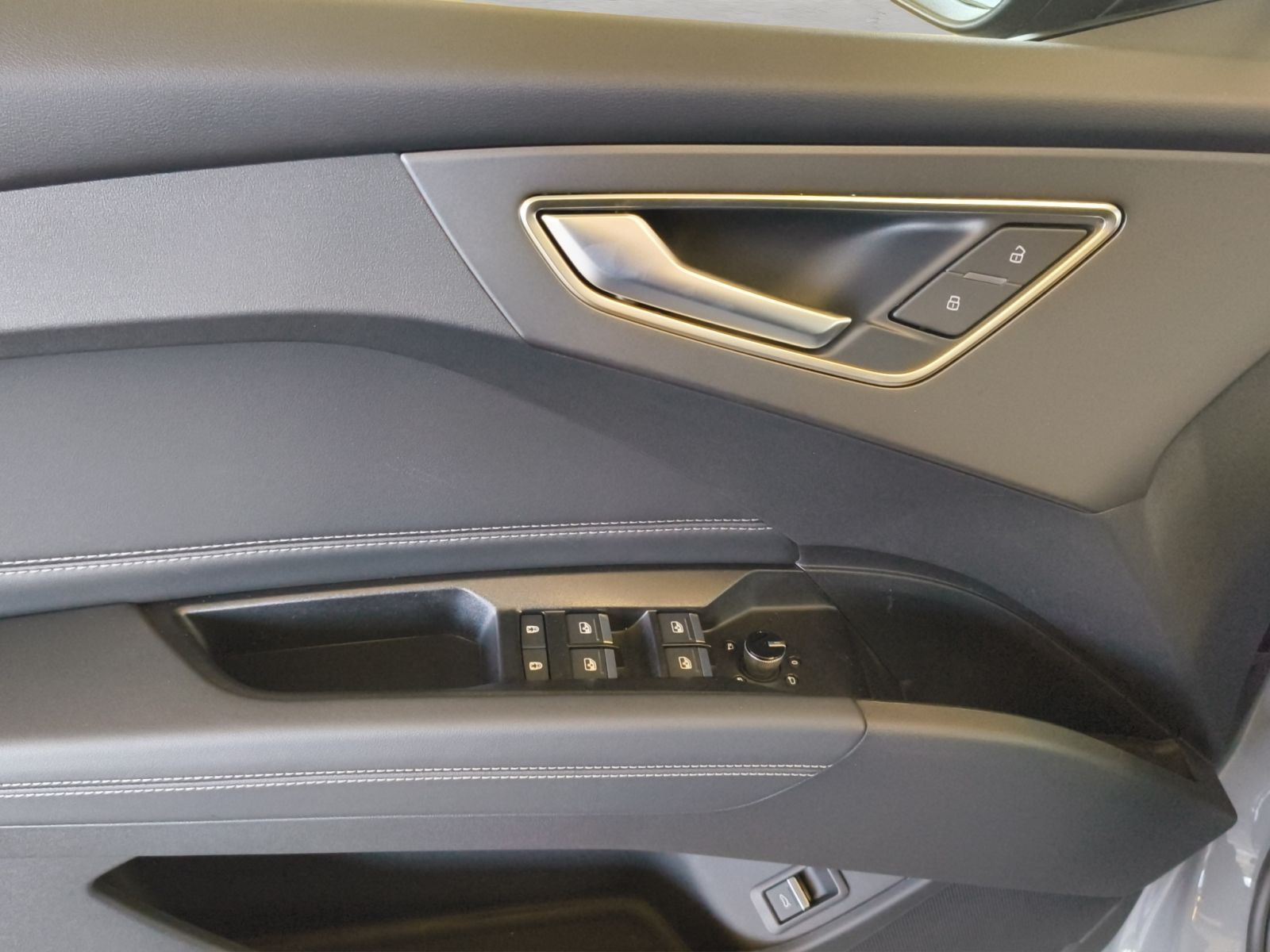 Audi - Q4 e-tron_13