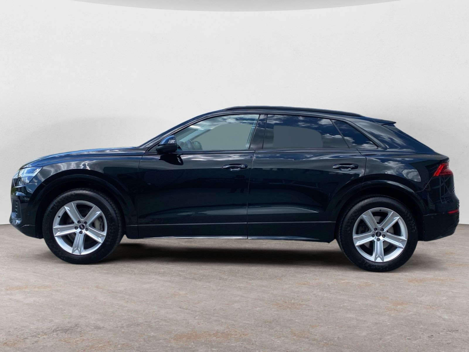 Audi - Q8_3