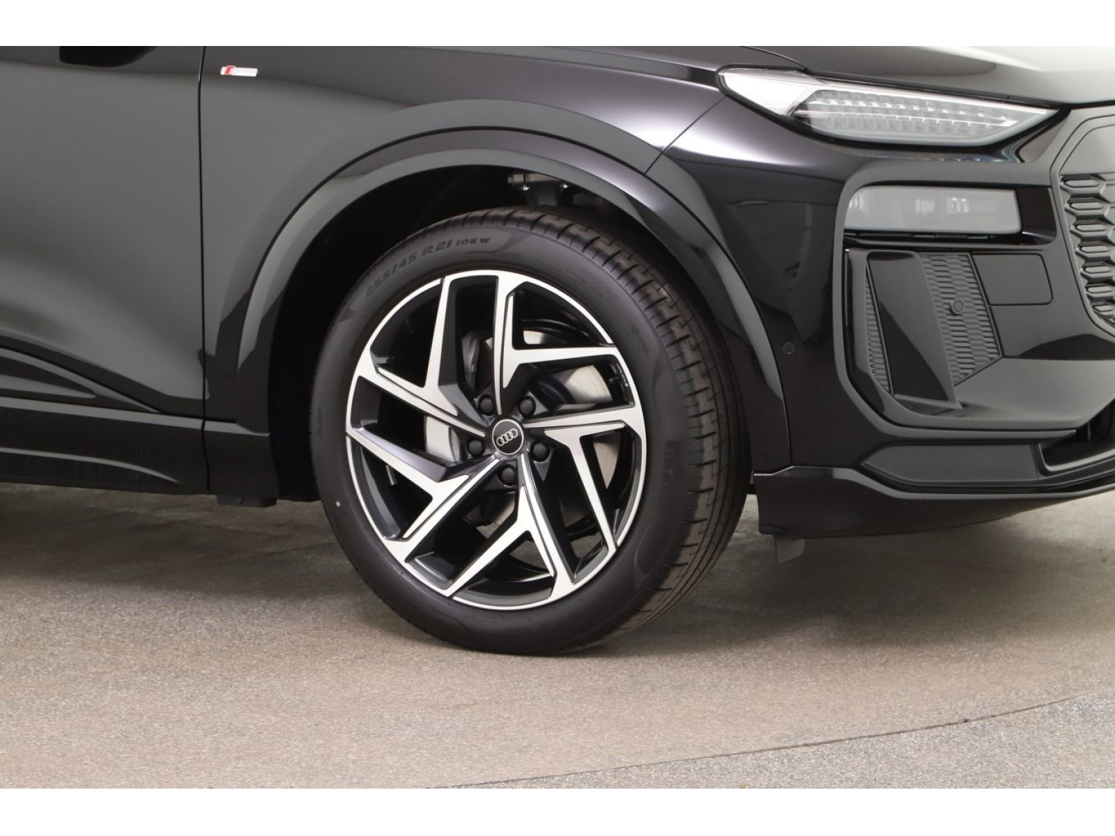 Audi - Q6 SUV e-tron_3