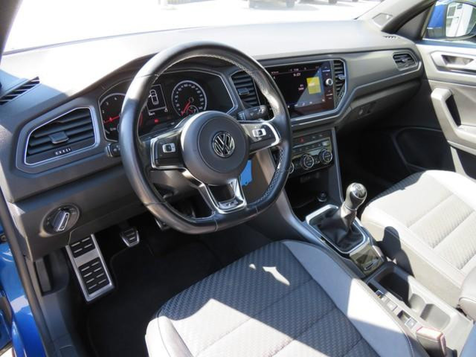 Volkswagen - T-Roc Cabriolet_12