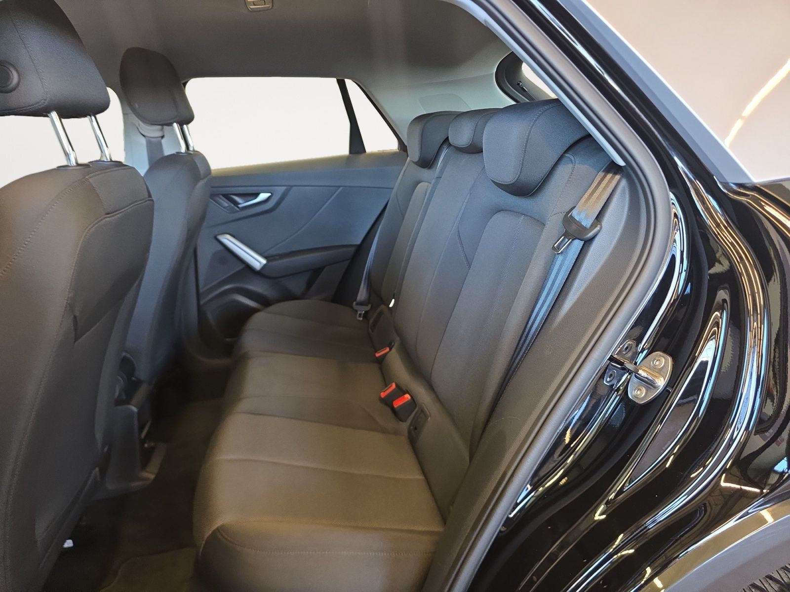 Audi - Q2_14