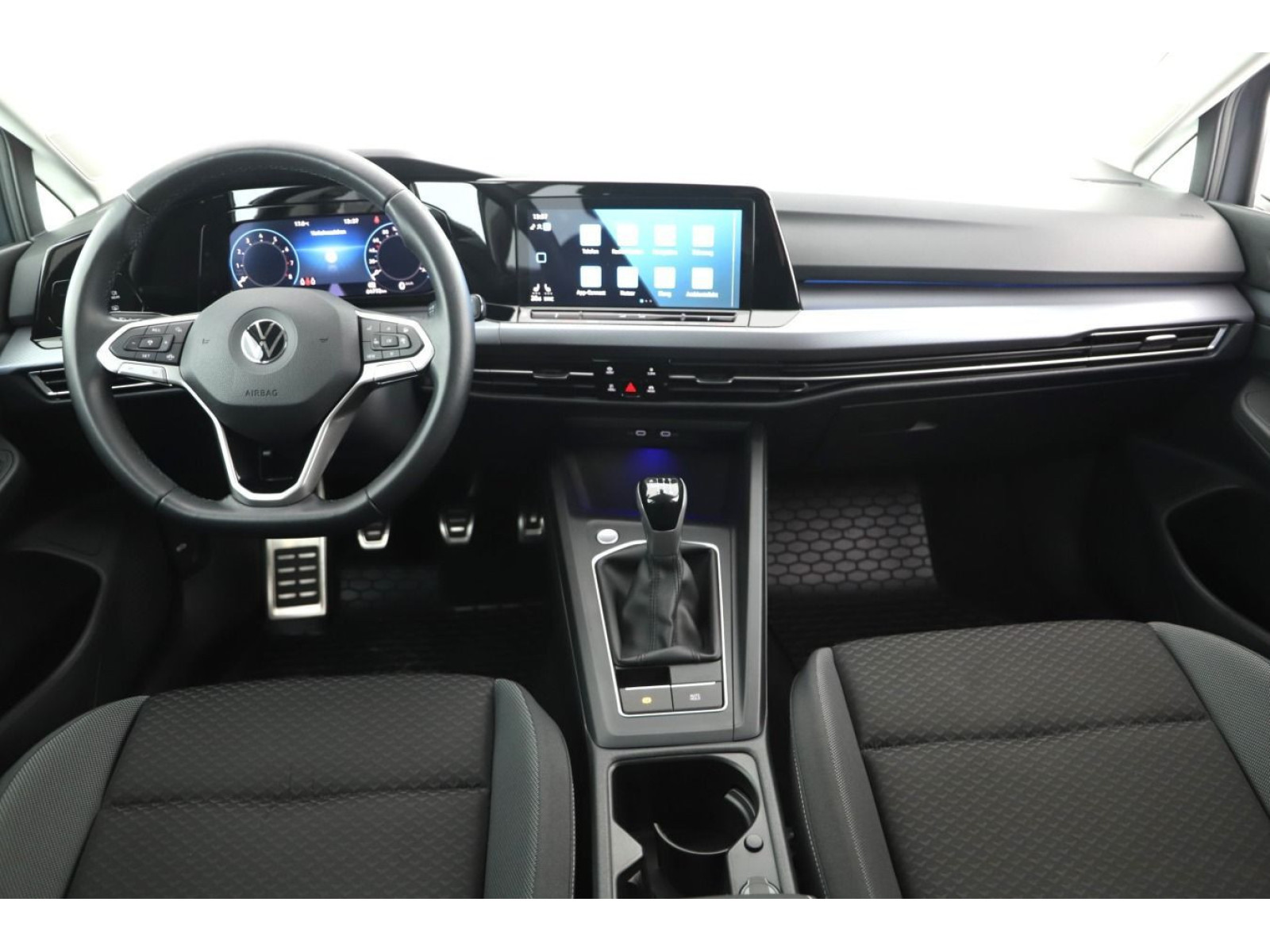 Volkswagen - Golf_8