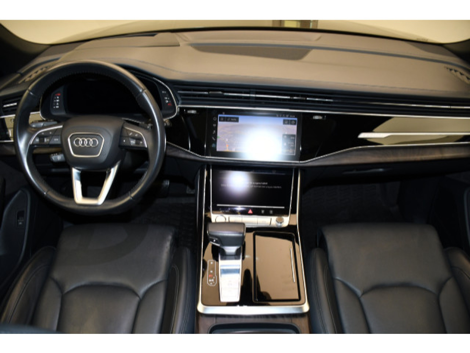 Audi - Q8_4