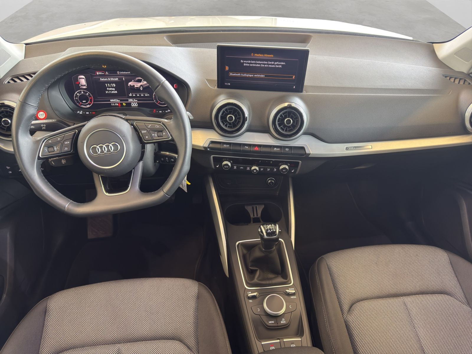Audi - Q2_14