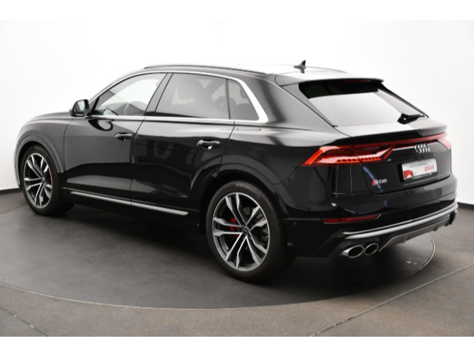 Audi - SQ8_18
