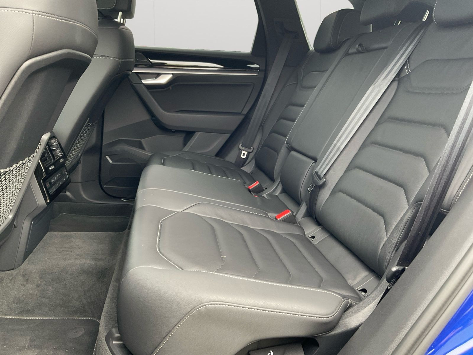 Volkswagen - Touareg_13