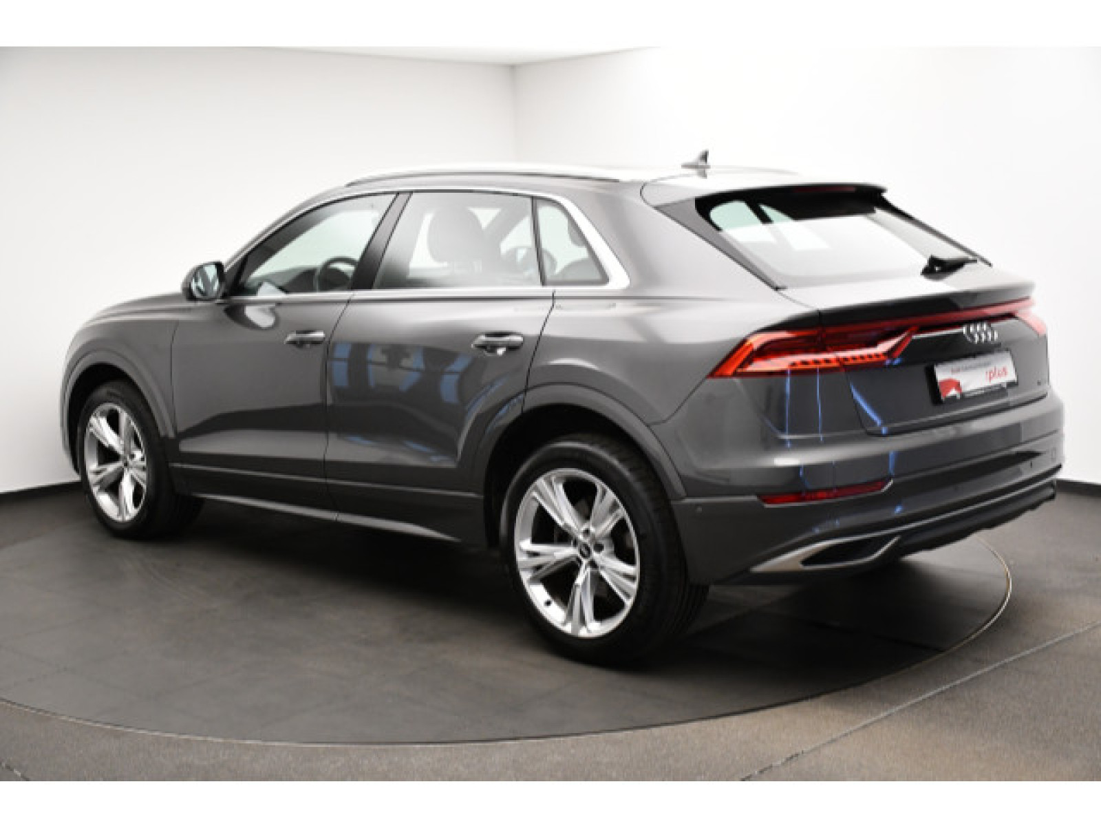 Audi - Q8_16
