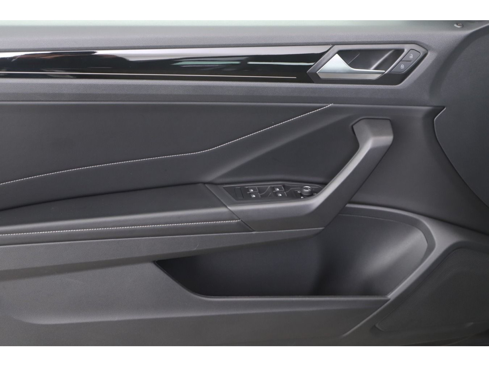 Volkswagen - T-Roc Cabriolet_15