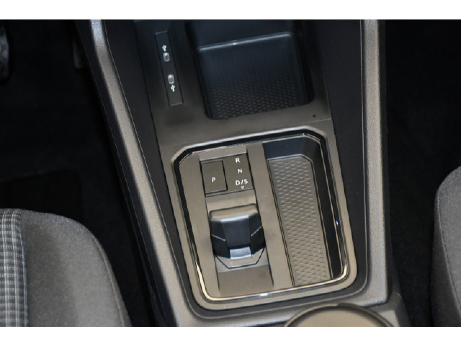 Volkswagen - Caddy California_7