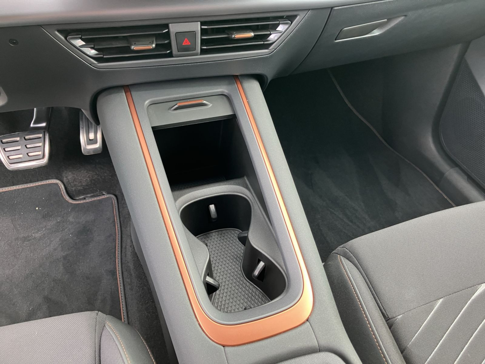 Cupra - Born_14