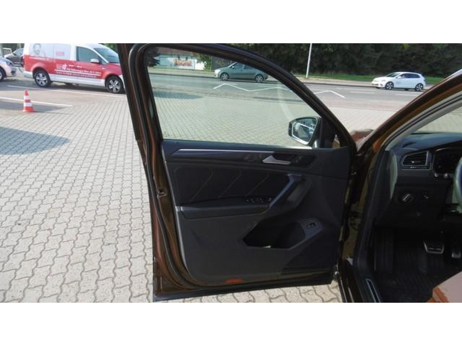 Volkswagen - Tiguan_12