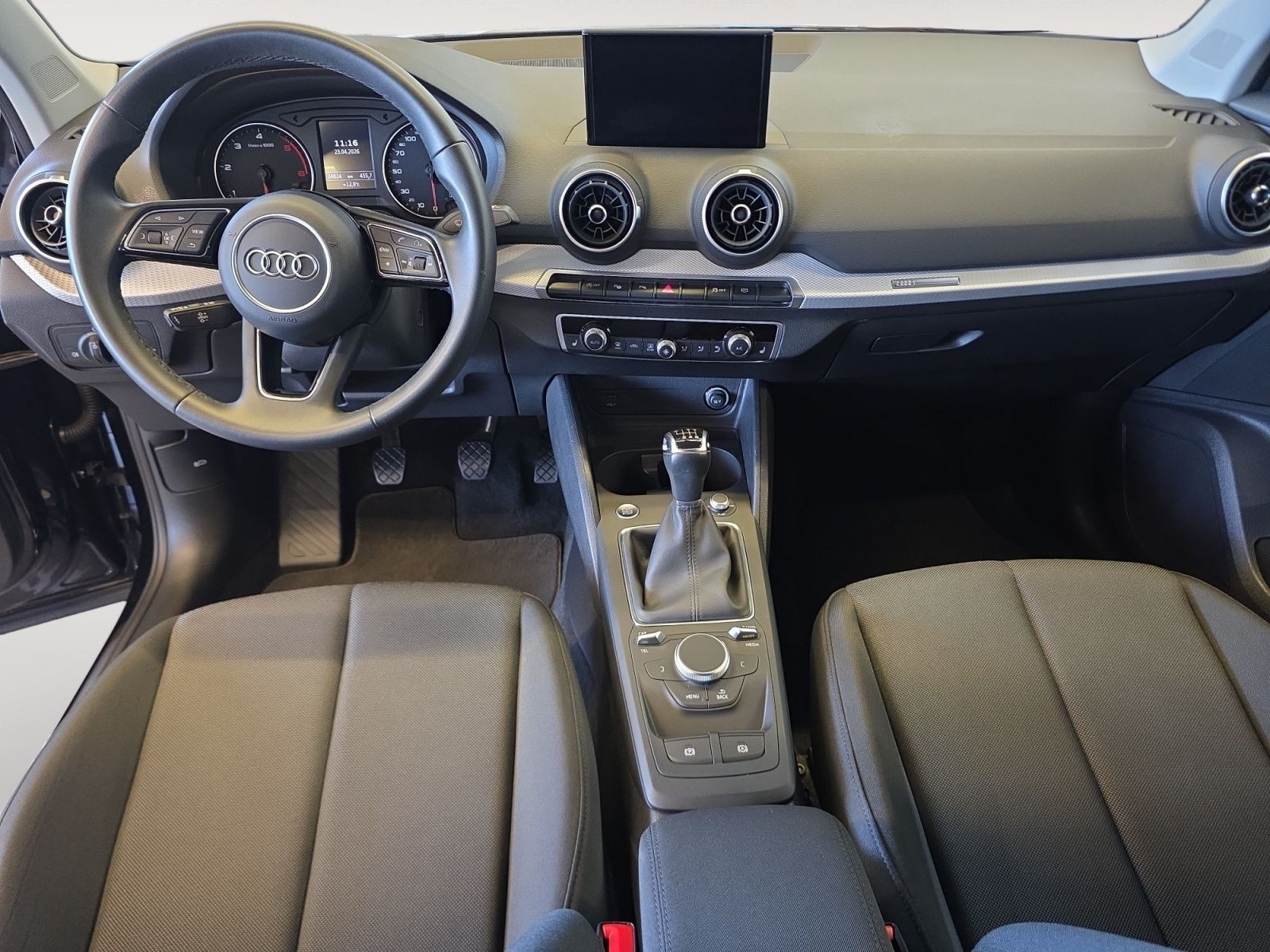 Audi - Q2_11