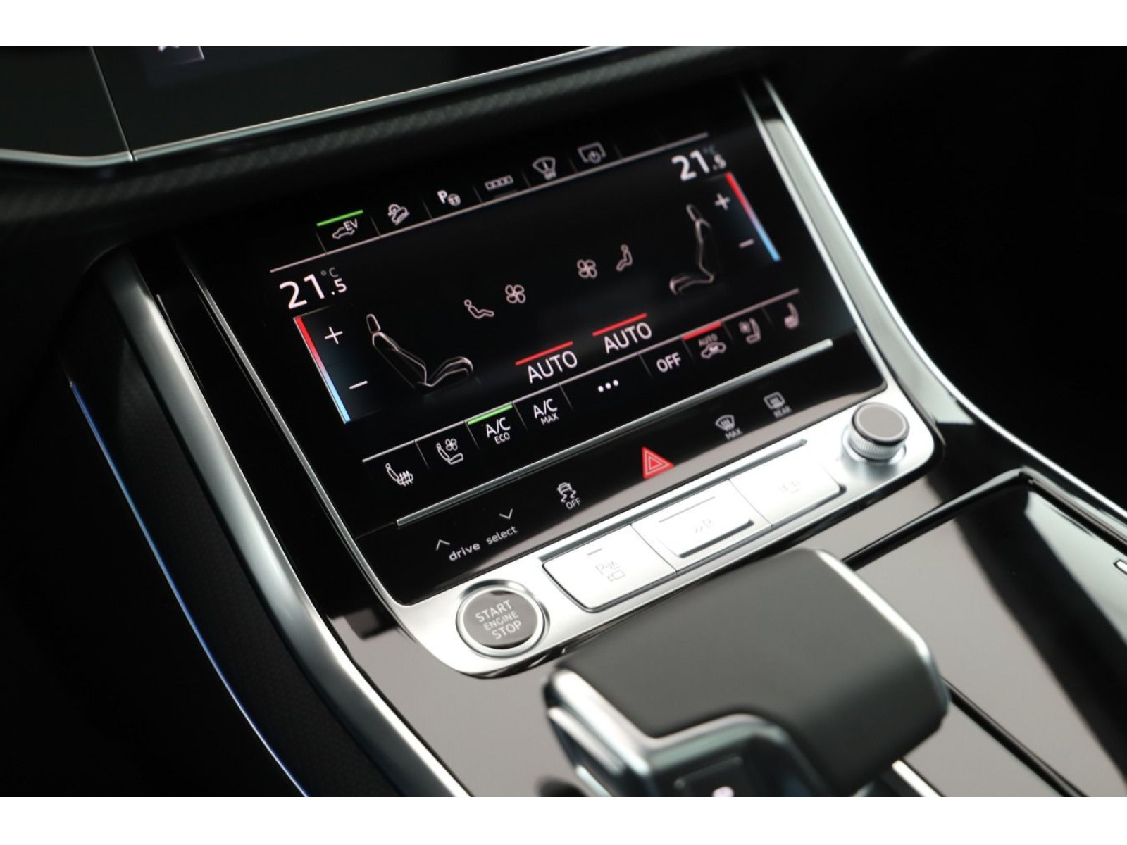 Audi - Q8_14