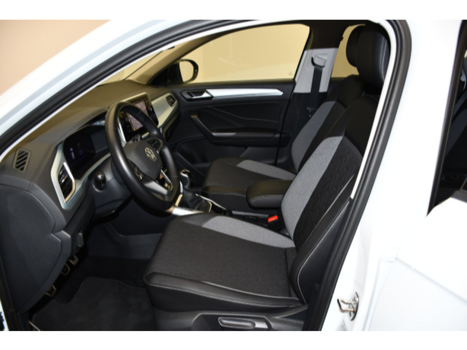 Volkswagen - T-Roc_3