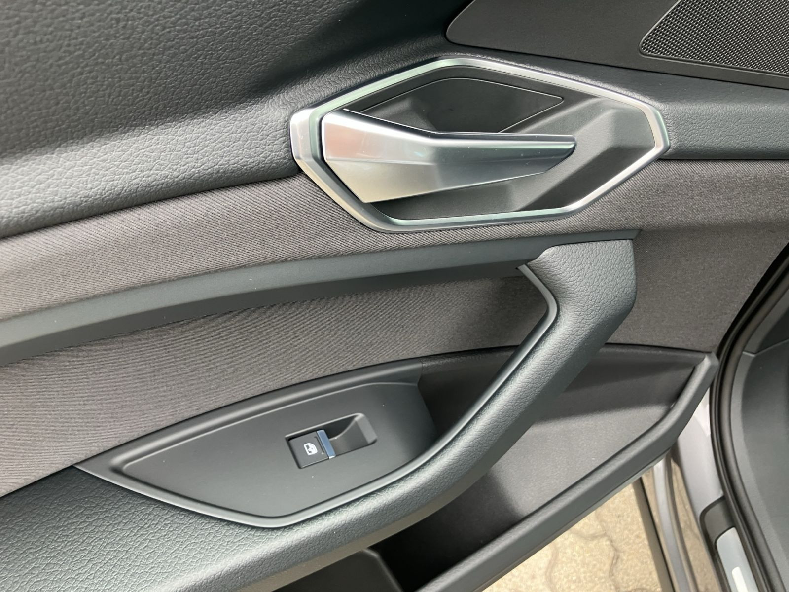 Audi - e-tron_16