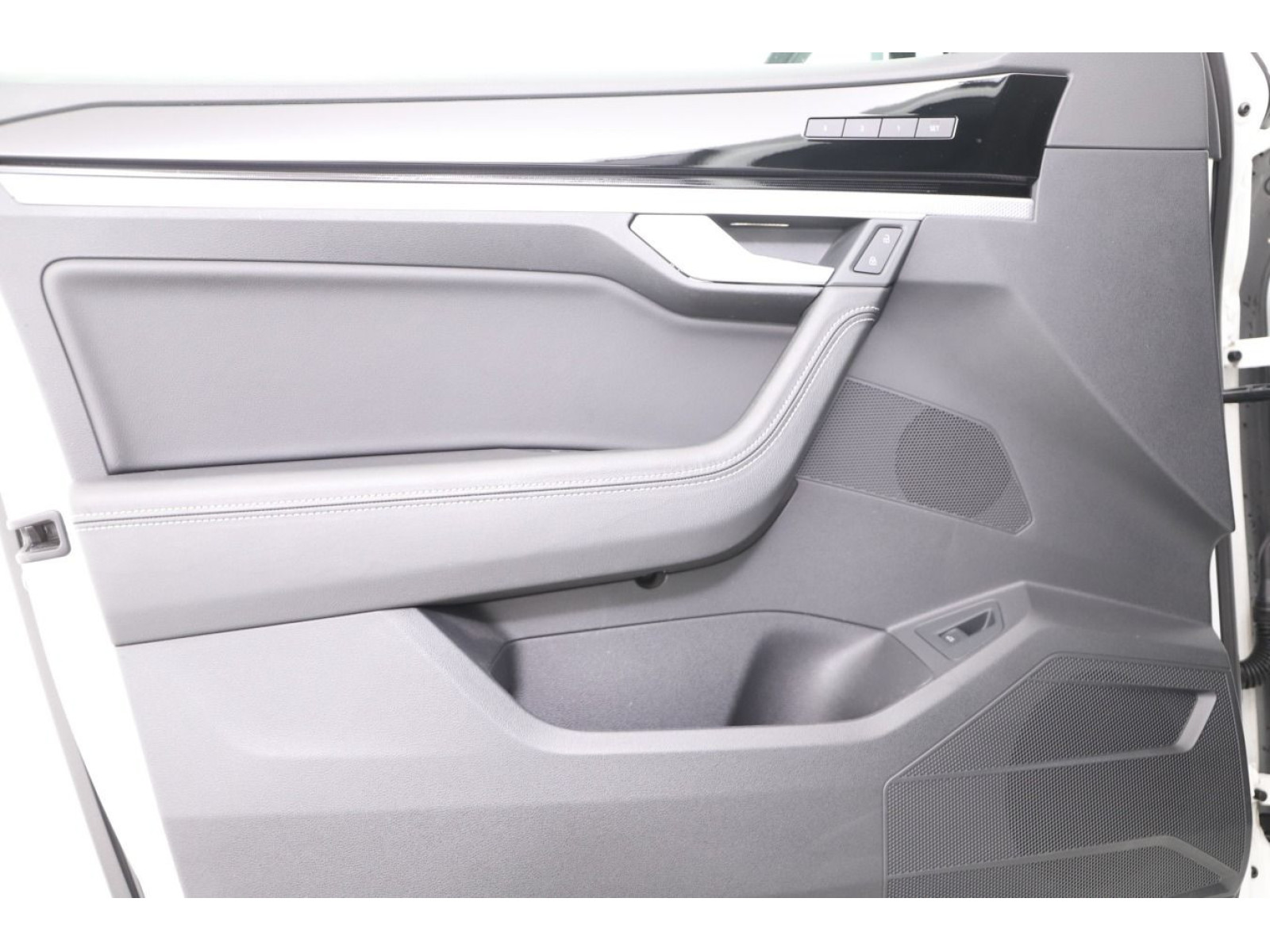 Volkswagen - Touareg_12