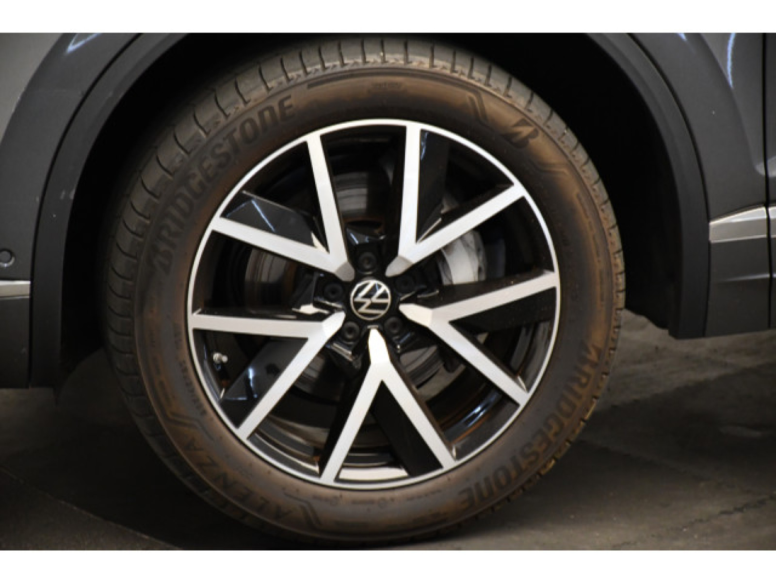 Volkswagen - Touareg_13