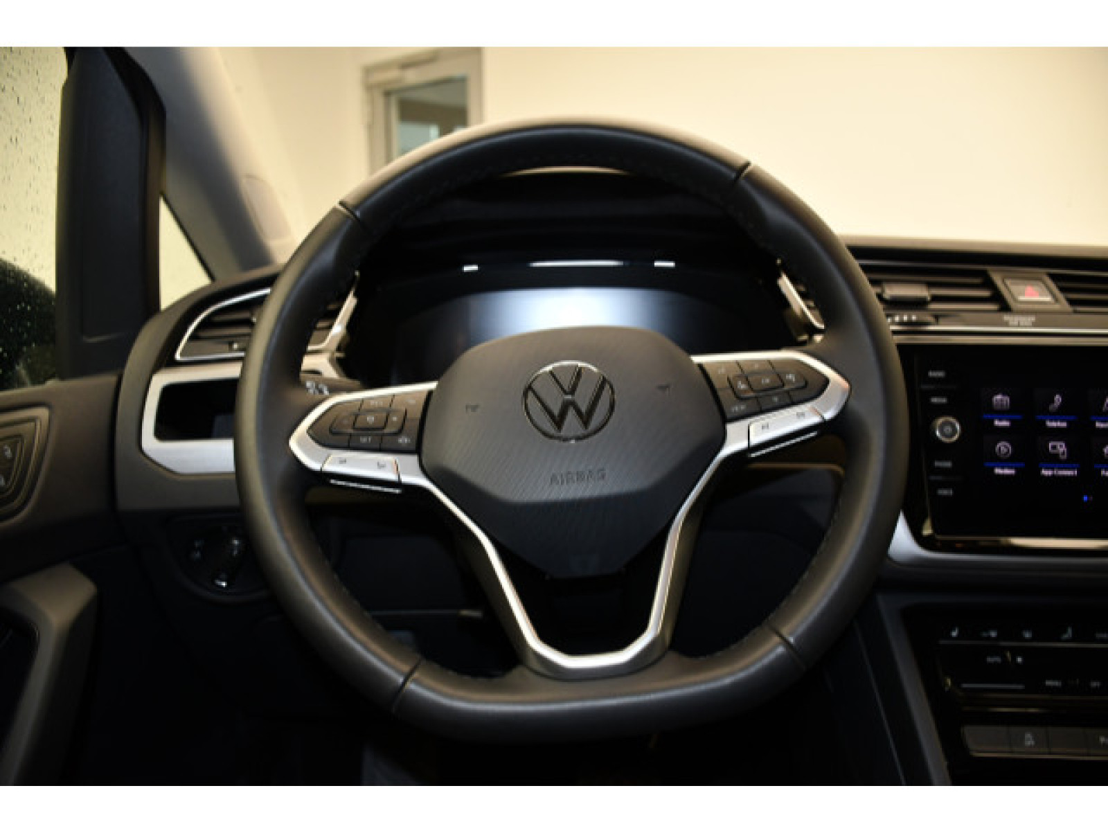 Volkswagen - Touran_5