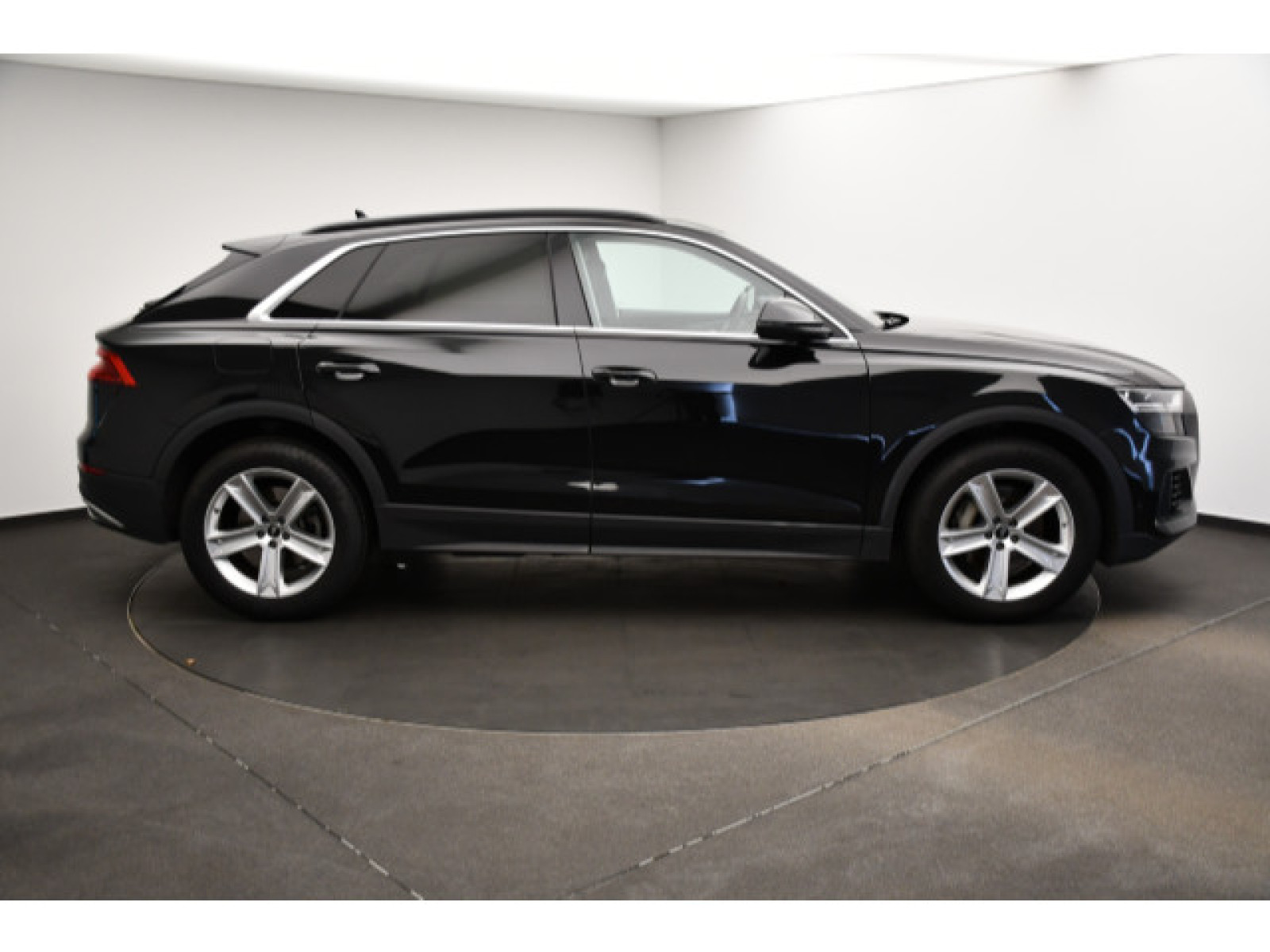 Audi - Q8_19