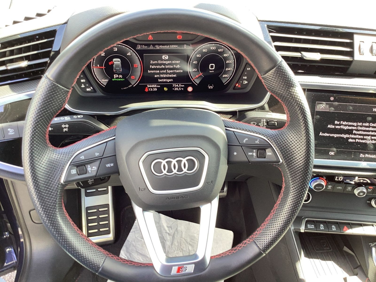 Audi - Q3_10