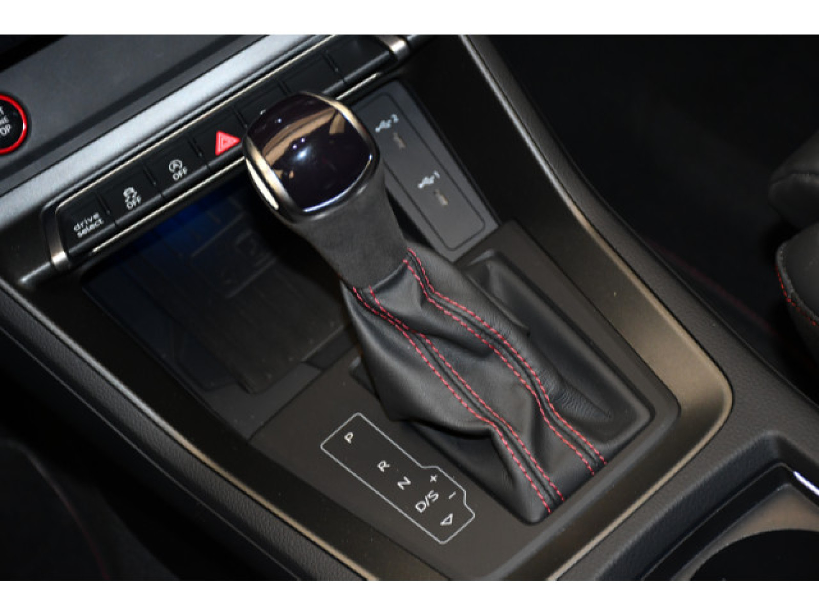 Audi - RS Q3_7