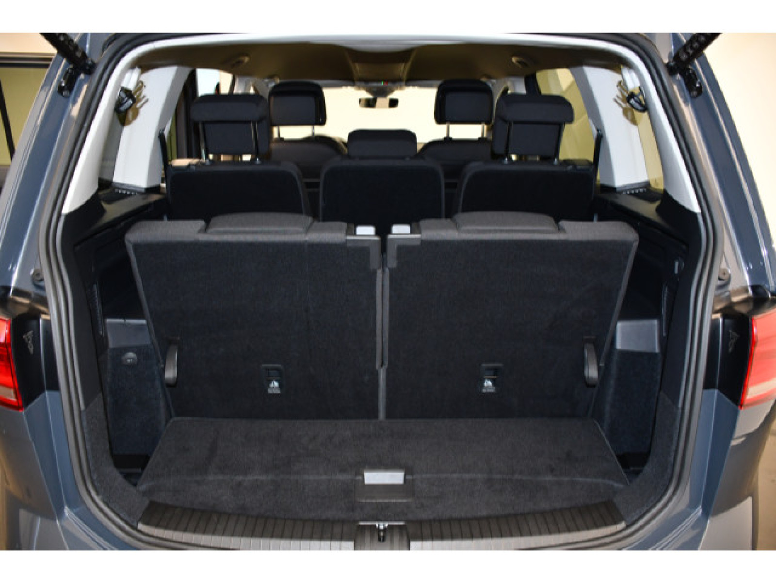 Volkswagen - Touran_10